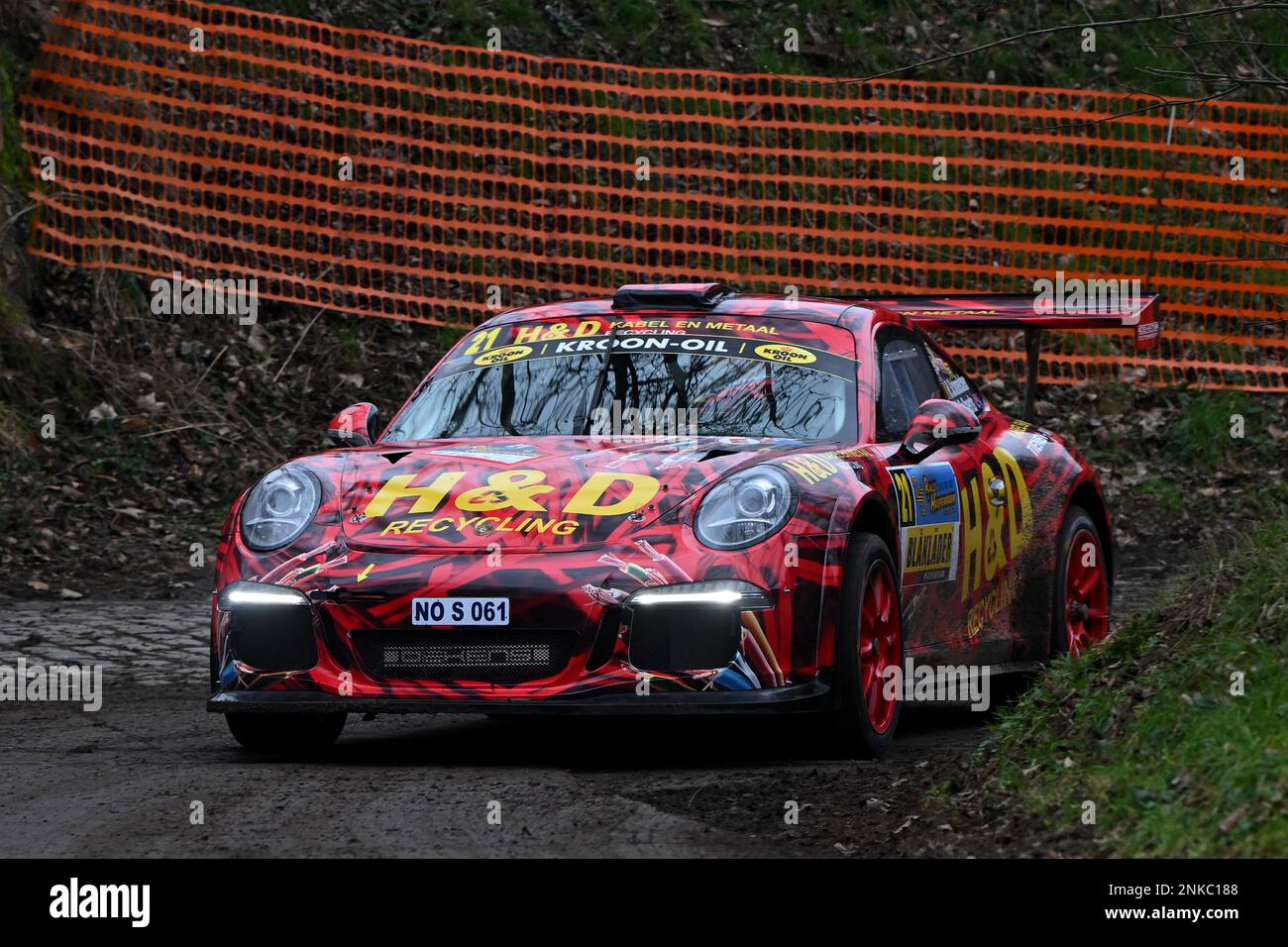 Sint-Truiden, Belgique, 23/02/2023, Henri Schmelcher et Nico Bolaerts belges dans leur Porsche 991 GT3 de l'équipe Autostal Atlantic photographiée lors de l'essai de Shakedown avant le rallye de Haspengouw de ce week-end, jeudi 23 février 2023 à Sint-Truiden, première étape du championnat de rallye belge. BELGA PHOTO LUC CLAESSEN Banque D'Images