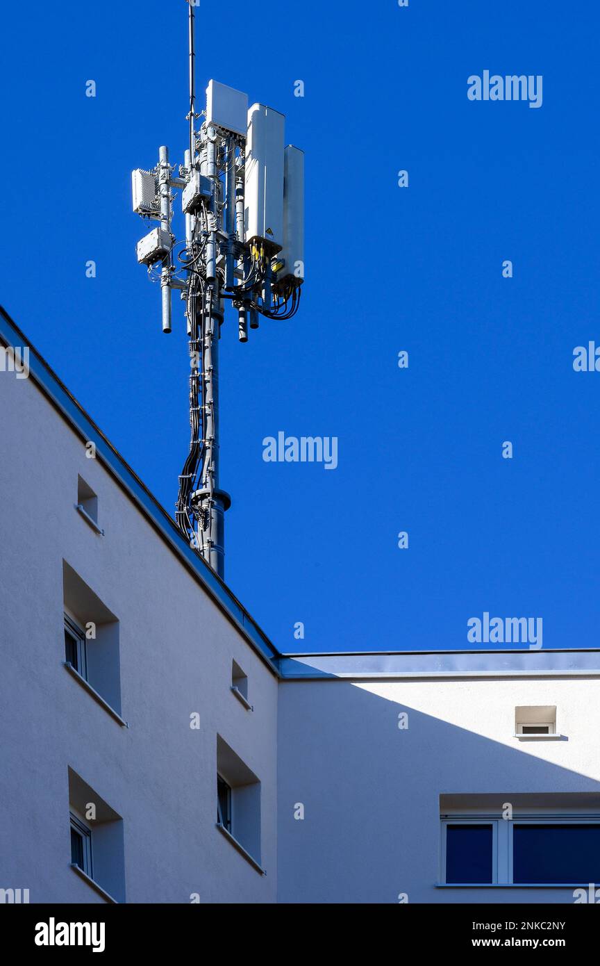 Mât d'antenne sur toit plat, Allgaeu, Bavière, Allemagne Banque D'Images