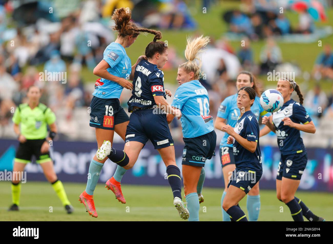 SYDNEY, AUSTRALIA - MARCH 27: Charlize Rule of Sydney FC heads the ball during the A-League Women Grand Final soccer match between Sydney FC and Melbourne Victory at Netstrata Jubilee Stadium on March 27, 2022 in Sydney, Australia. (Photo by Pete Dovgan/Speed Media/Icon Sportswire) (Icon Sportswire via AP Images) Banque D'Images
