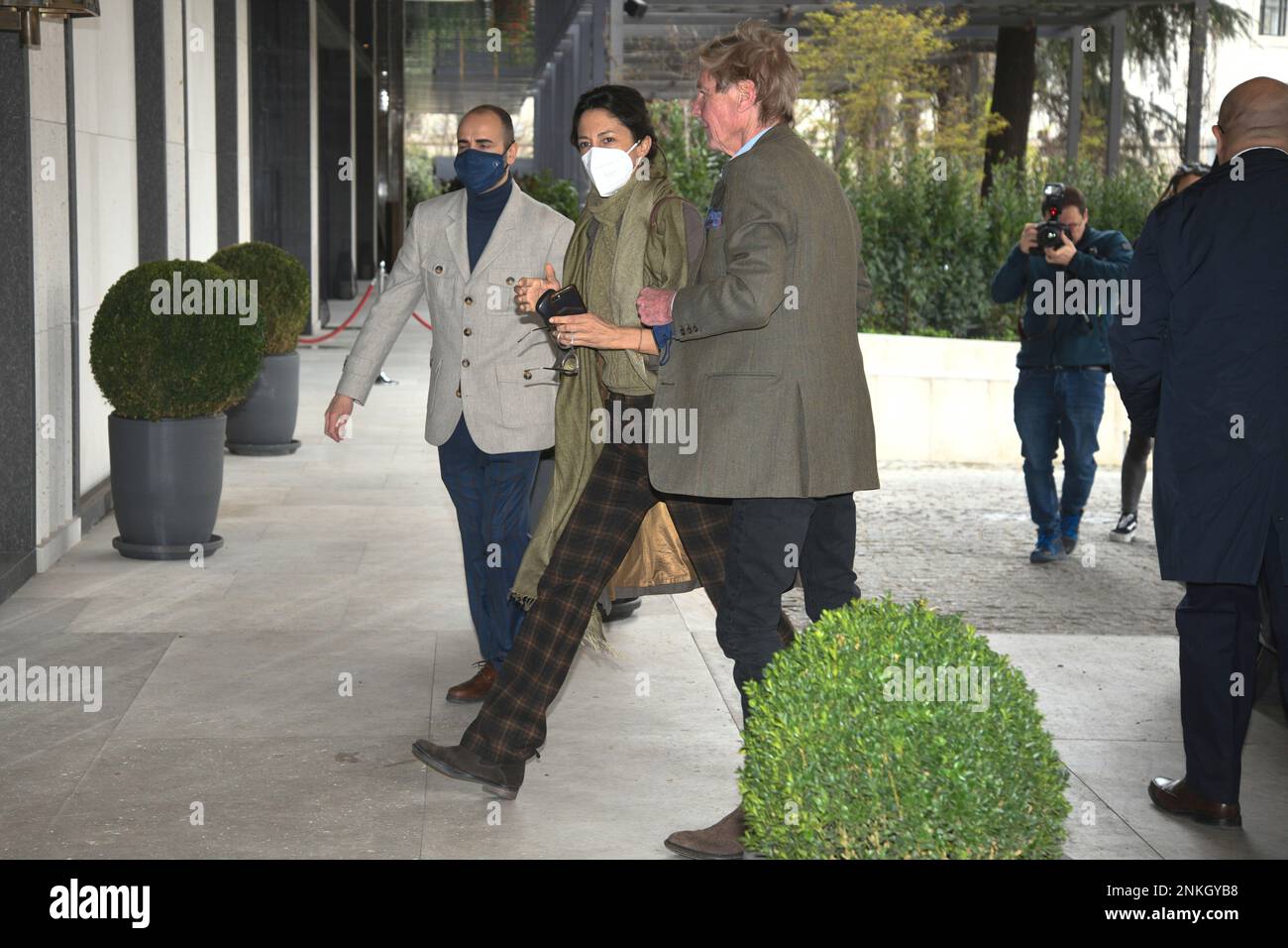 Ernest of Hanover and Claudia Stilianopoulos enter a building on March 23, 2022, in Madrid, Spain. CELEBRITIES;TRIAL;HANOVER;COUPLE José Oliva / Europa Press 03/23/2022 (Europa Press via AP) Banque D'Images