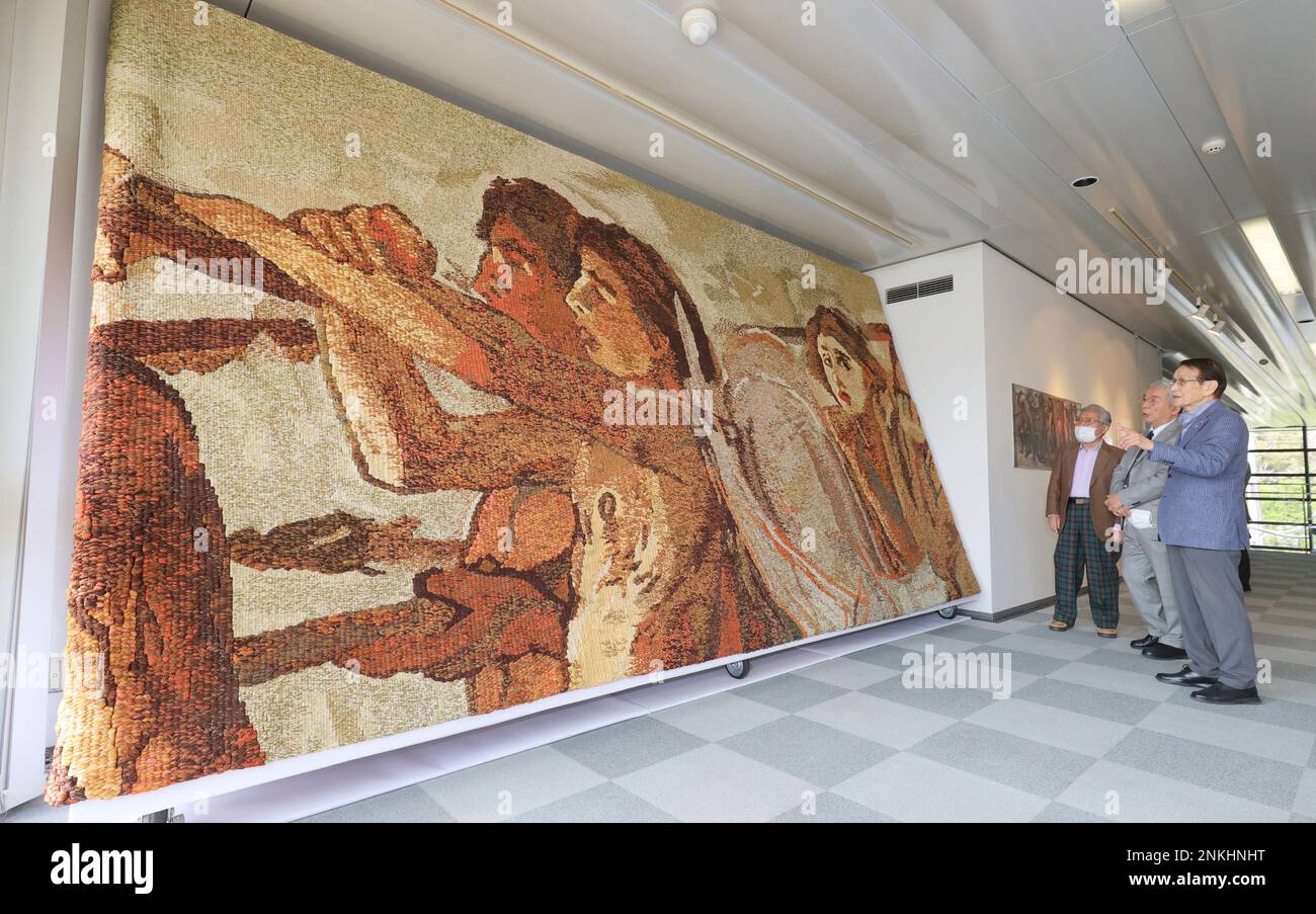 Part of a thick curtain based on " Fruits of the Sea", a masterpiece by Fukuoka-born Western-style painter Shigeru Aoki, is displayed at Kawamura Art museum in Karatsu City, Fukuoka Prefecture on March 19, 2022. on display to the public. The original artwork depicts a group of fishermen and is a National Important Cultural Property. ( The Yomiuri Shimbun via AP Images ) Banque D'Images