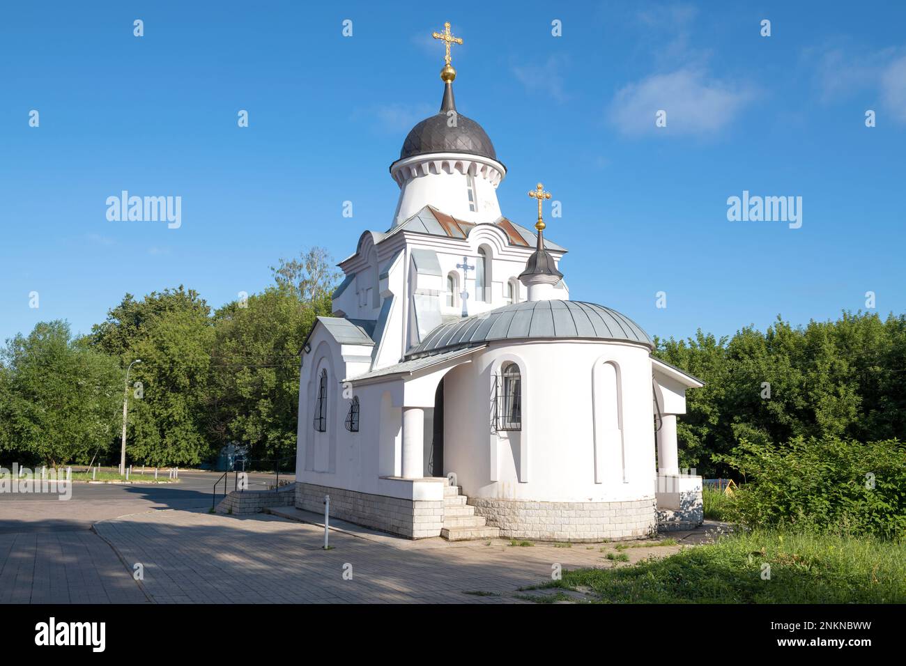 Église des Royal Martyrs le jour ensoleillé de juillet. Monastère de la Nativité. Tver, Russie Banque D'Images