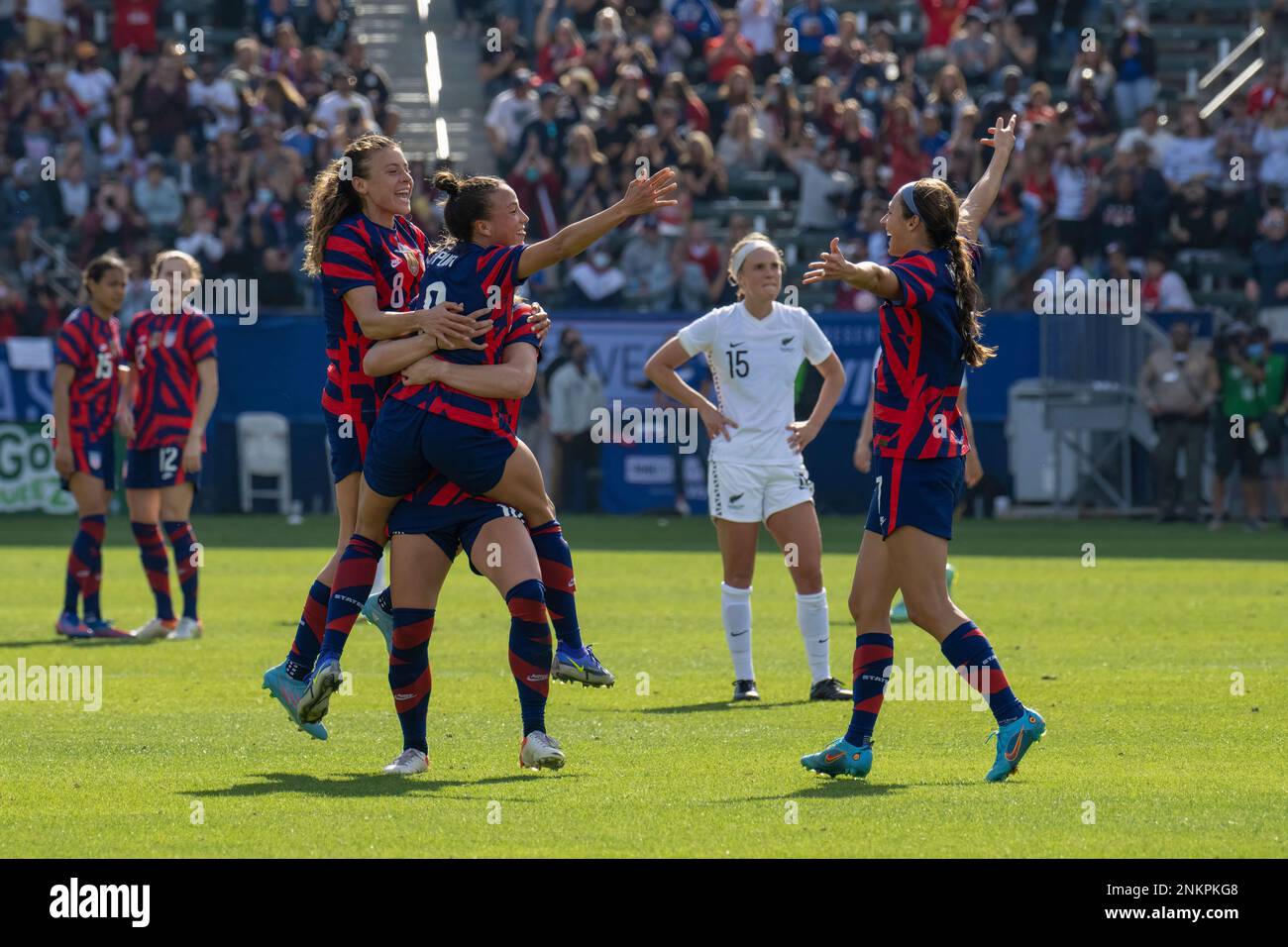 February 20, 2022: United States forward Mallory Pugh (9), midfielder Jaelin Howell (10), midfielder Andi Sullivan (17) and defender Sofia Huerta (8) celebrate a goal during an international soccer match between the USA and New Zealand, in the SheBelieves Cup, at Dignity Health Sports Park in Carson, California. Justin Fine/CSM(Credit Image: (Cal Sport Media via AP Images) Banque D'Images