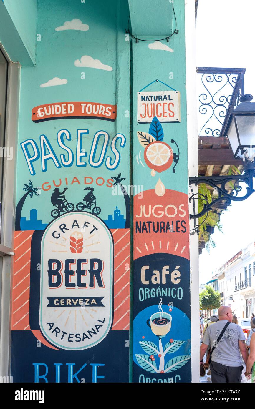 Publicité murale peinte, Calle Arzobispo Meriño, Saint-Domingue, République dominicaine, grandes Antilles, Caraïbes Banque D'Images