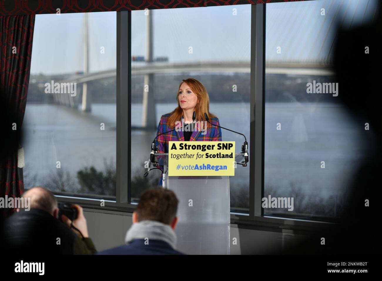 North Queensferry, Écosse, Royaume-Uni. 24th févr. 2023. PHOTO : le MSP de Ash Regan lance sa campagne électorale de leadership pour le poste de Premier ministre d'Écosse et de leader du Parti national écossais (SNP). C'est après que la première ministre Nicola Sturgeon a annoncé plus tôt la semaine dernière qu'elle est en retrait. Le MSP de Ash Regan (anciennement Ash Denham, qui était ministre de la sécurité communautaire) se joint à la course électorale contre le MSP de Kate Forbes et le MSP de Humza Yousaf. Crédit: Colin D Fisher/CDFIMAGES.COM crédit: Colin Fisher/Alay Live News Banque D'Images