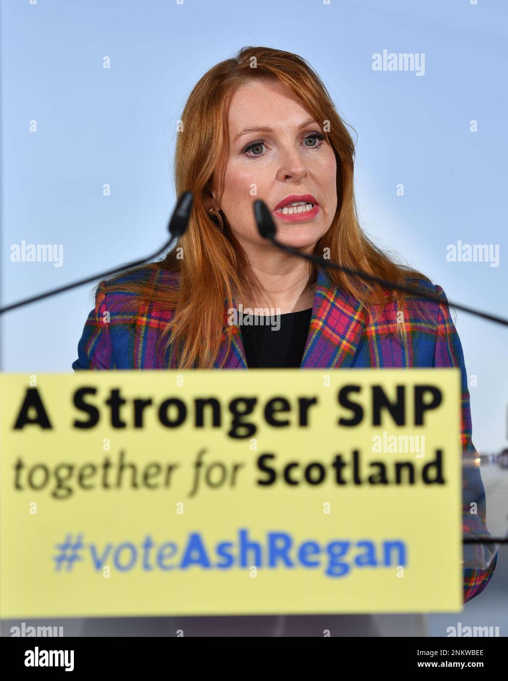 North Queensferry, Écosse, Royaume-Uni. 24th févr. 2023. PHOTO : le MSP de Ash Regan lance sa campagne électorale de leadership pour le poste de Premier ministre d'Écosse et de leader du Parti national écossais (SNP). C'est après que la première ministre Nicola Sturgeon a annoncé plus tôt la semaine dernière qu'elle est en retrait. Le MSP de Ash Regan (anciennement Ash Denham, qui était ministre de la sécurité communautaire) se joint à la course électorale contre le MSP de Kate Forbes et le MSP de Humza Yousaf. Crédit: Colin D Fisher/CDFIMAGES.COM crédit: Colin Fisher/Alay Live News Banque D'Images