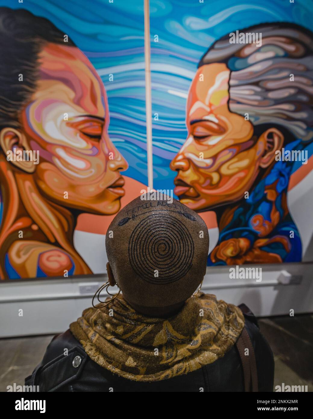 Temiladeiye à Promise O'nali's 'Falling into Dream', exposition solo à KOPPEL New Bond Street. Banque D'Images