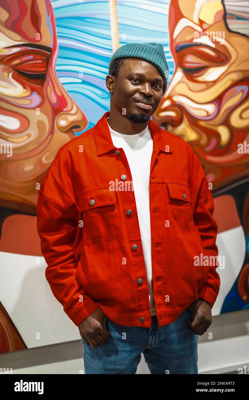 L'artiste Promise O'nali lors de son exposition solo « Falling into Dream » à KOPPEL New Bond Street. Banque D'Images