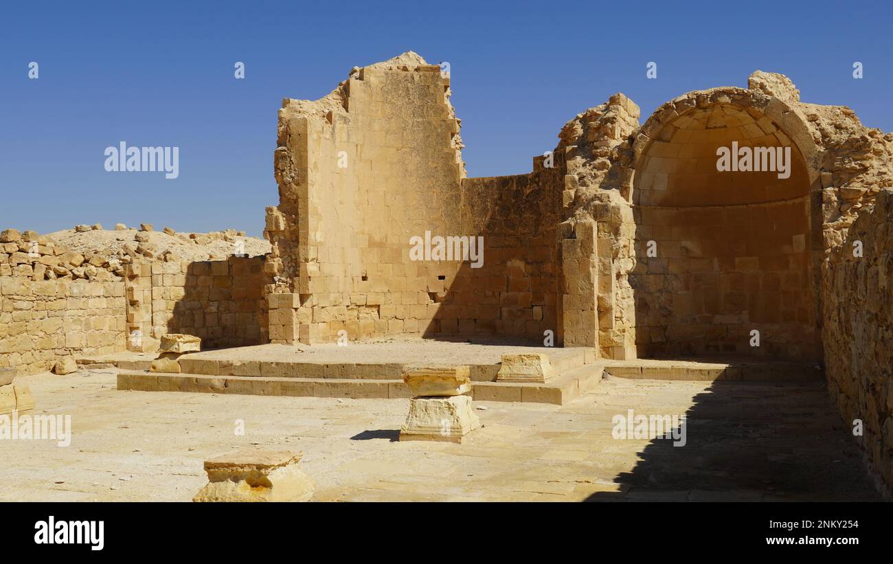 Les ruines d'une église dans la ville de Nabatéan Shivta en Israël, désert du Néguev Banque D'Images