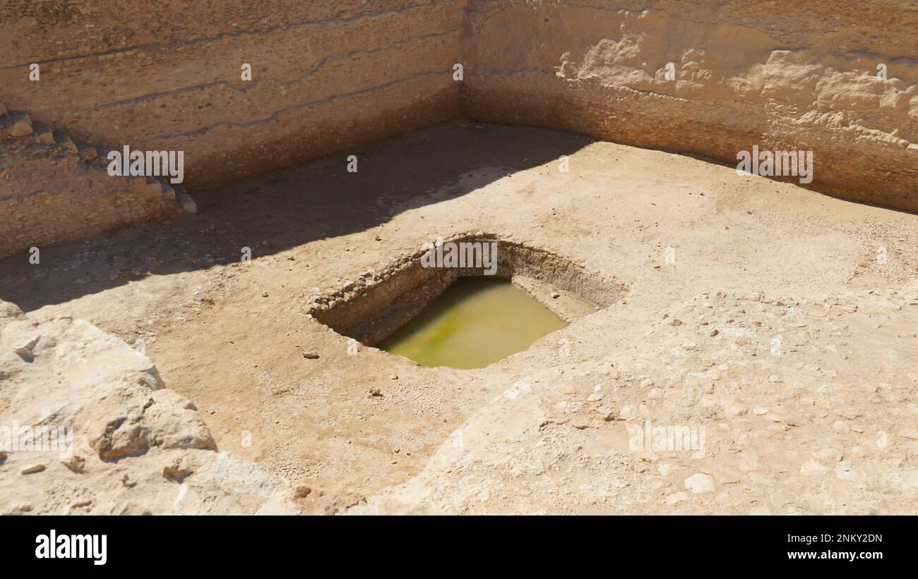 Réservoir d'eau dans l'ancienne ville de Nabataean Shivta, désert de Negev Banque D'Images