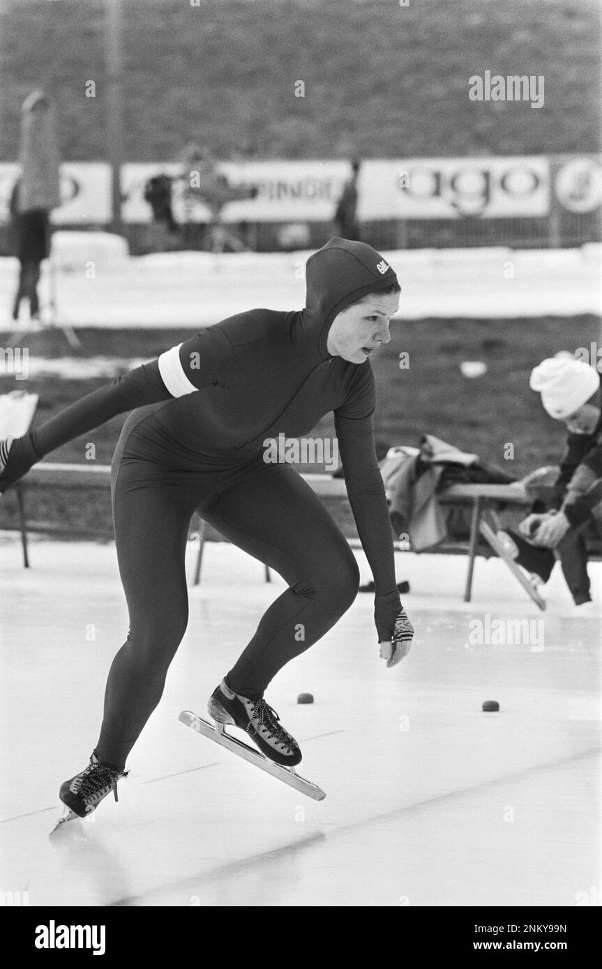 Pays-Bas Histoire: Championnats du monde juniors de patinage à Assen. Natalya Kurova (Union soviétique) en action ca. 26 janvier 1980 Banque D'Images