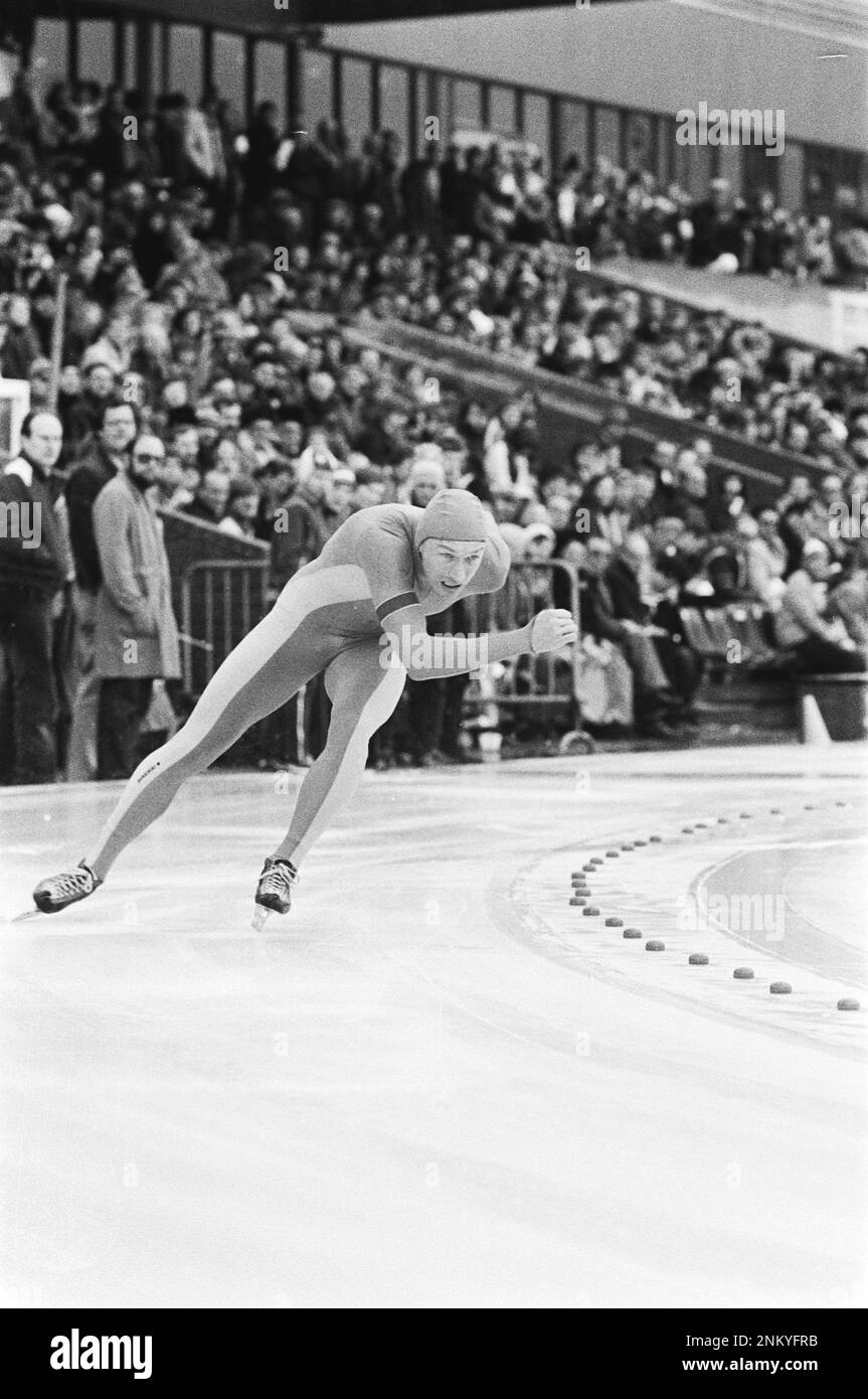 Pays-Bas Histoire : Championnat néerlandais de vitesse Sprint ​​Skating à la Haye. Jos Valentijn en action ca. 6 janvier 1980 Banque D'Images