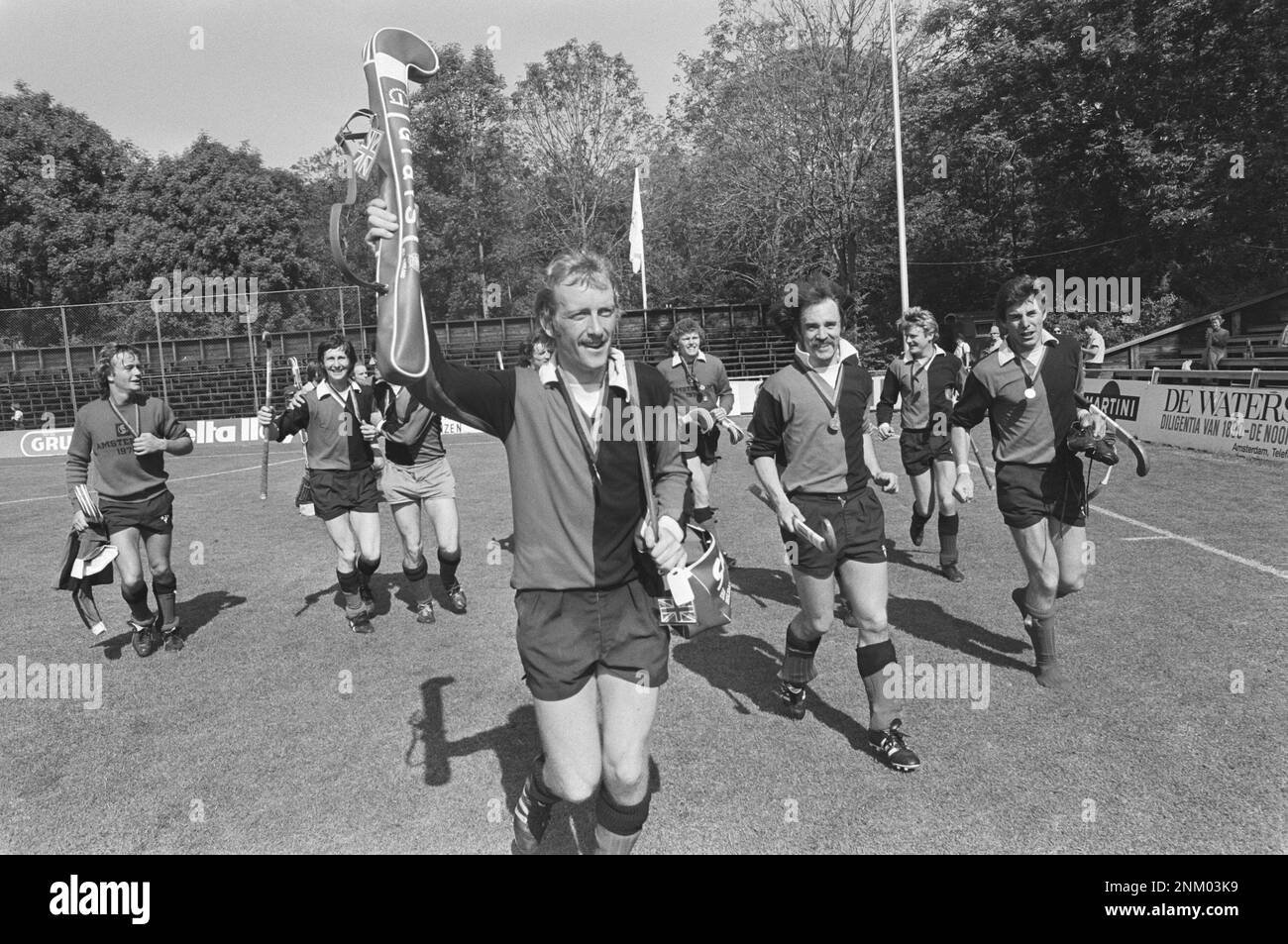 Hockey sur gazon pour hommes, coupe d'Europe pour hommes, équipe célébrant une victoire (finale) ca. Juin 1976 Banque D'Images