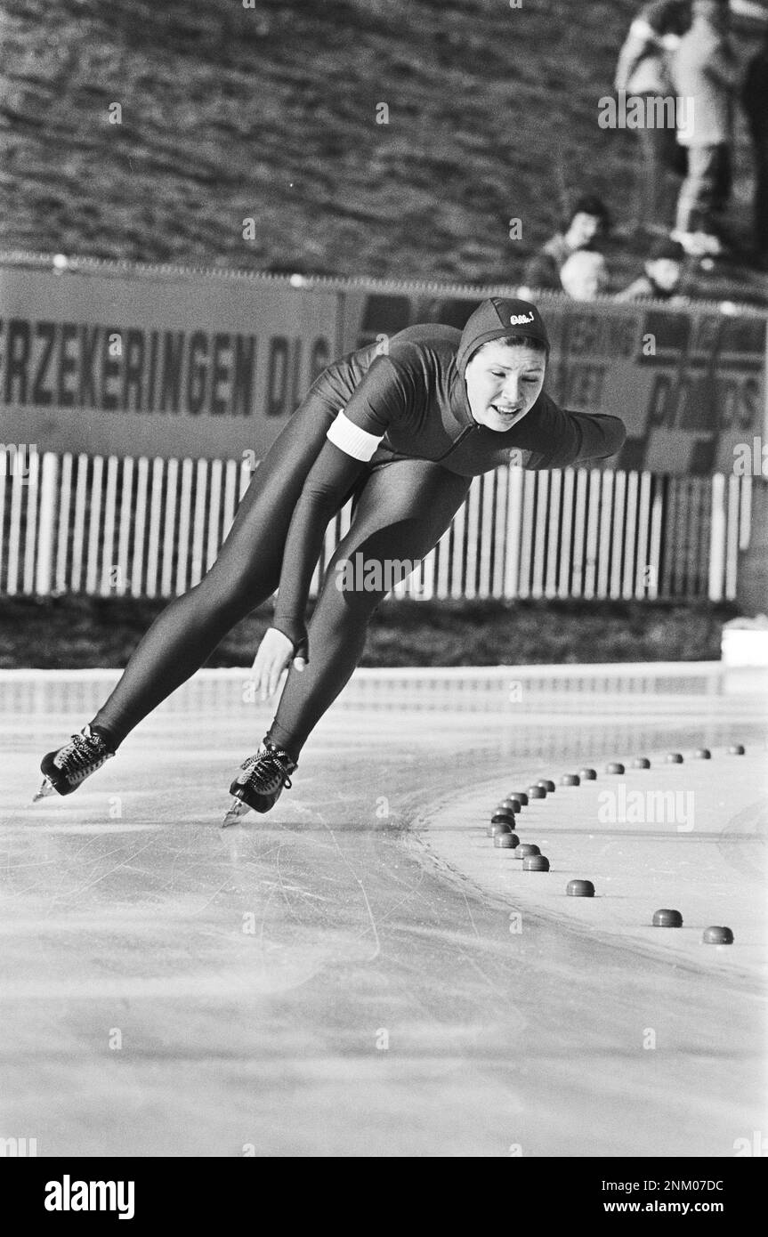 Pays-Bas Histoire: Championnats du monde juniors de patinage à Assen. Natalya Kurova (Union soviétique) en action ca. 26 janvier 1980 Banque D'Images