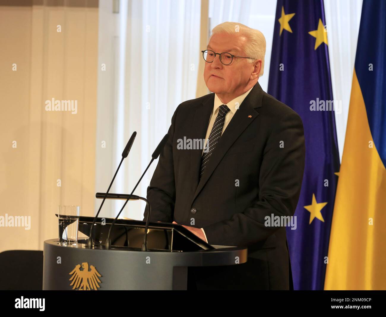 Berlin, Allemagne, 24 février 2023.au Palais Bellevue, résidence officielle du Président allemand, de nombreux hommes politiques allemands ainsi que l'ambassadeur ukrainien à Berlin se réunissent pour une cérémonie de commémoration centrale. Banque D'Images