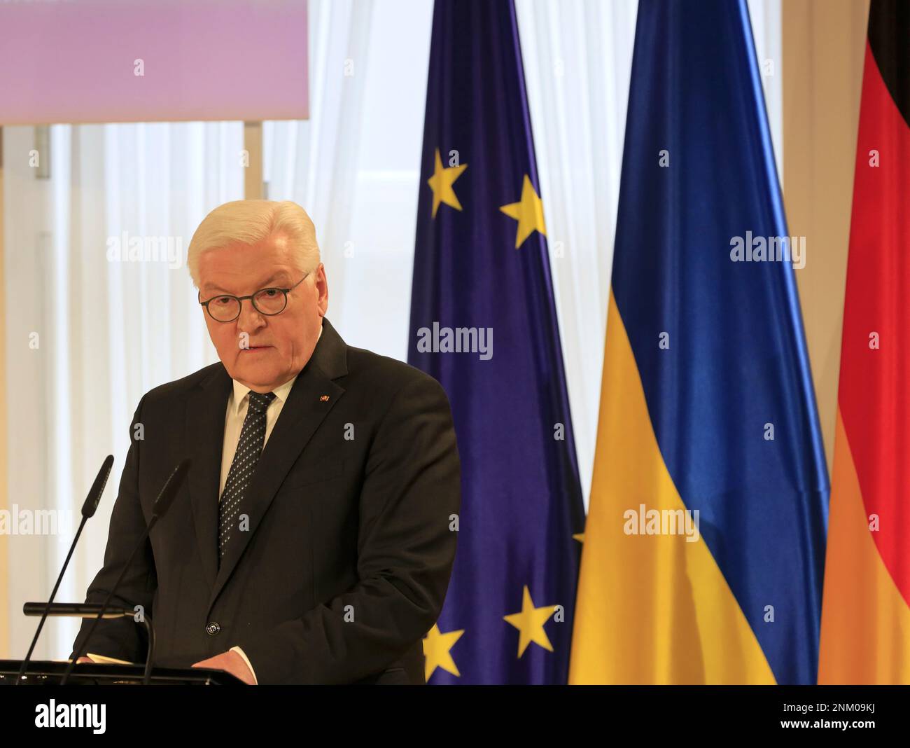 Berlin, Allemagne, 24 février 2023.au Palais Bellevue, résidence officielle du Président allemand, de nombreux hommes politiques allemands ainsi que l'ambassadeur ukrainien à Berlin se réunissent pour une cérémonie de commémoration centrale. Banque D'Images