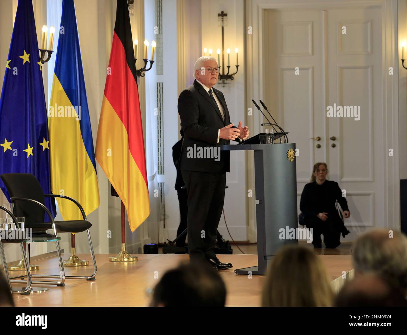 Berlin, Allemagne, 24 février 2023.au Palais Bellevue, résidence officielle du Président allemand, de nombreux hommes politiques allemands ainsi que l'ambassadeur ukrainien à Berlin se réunissent pour une cérémonie de commémoration centrale. Banque D'Images