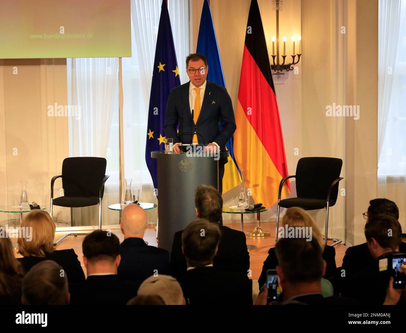 Berlin, Allemagne, 24 février 2023.au Palais Bellevue, résidence officielle du Président allemand, de nombreux hommes politiques allemands ainsi que l'ambassadeur ukrainien à Berlin se réunissent pour une cérémonie de commémoration centrale. Banque D'Images