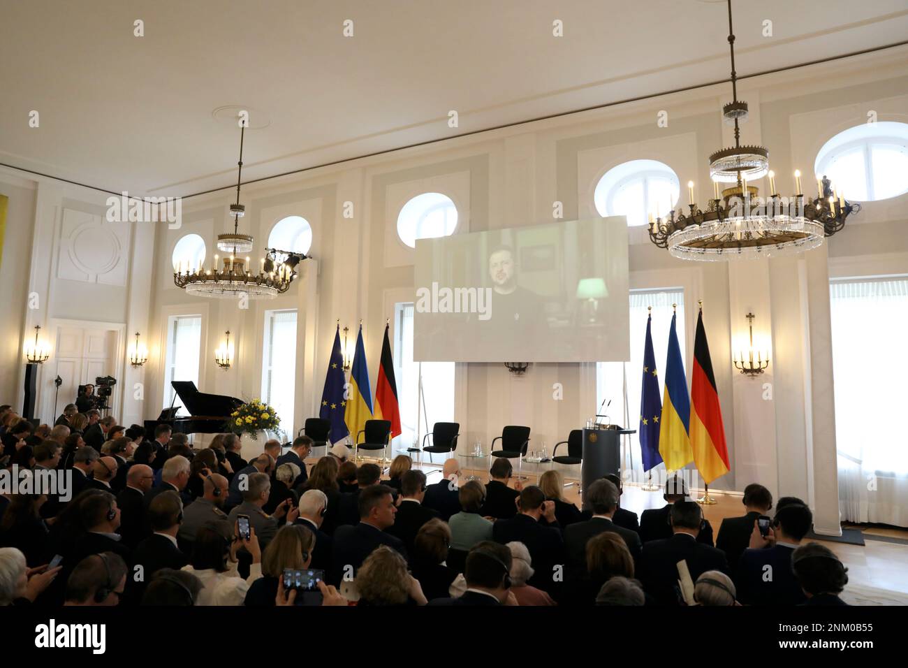 Berlin, Allemagne, 24 février 2023.au Palais Bellevue, résidence officielle du Président allemand, de nombreux hommes politiques allemands ainsi que l'ambassadeur ukrainien à Berlin se réunissent pour une cérémonie de commémoration centrale. Banque D'Images