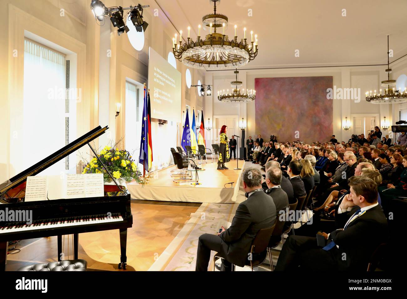Berlin, Allemagne, 24 février 2023.au Palais Bellevue, résidence officielle du Président allemand, de nombreux hommes politiques allemands ainsi que l'ambassadeur ukrainien à Berlin se réunissent pour une cérémonie de commémoration centrale. Banque D'Images