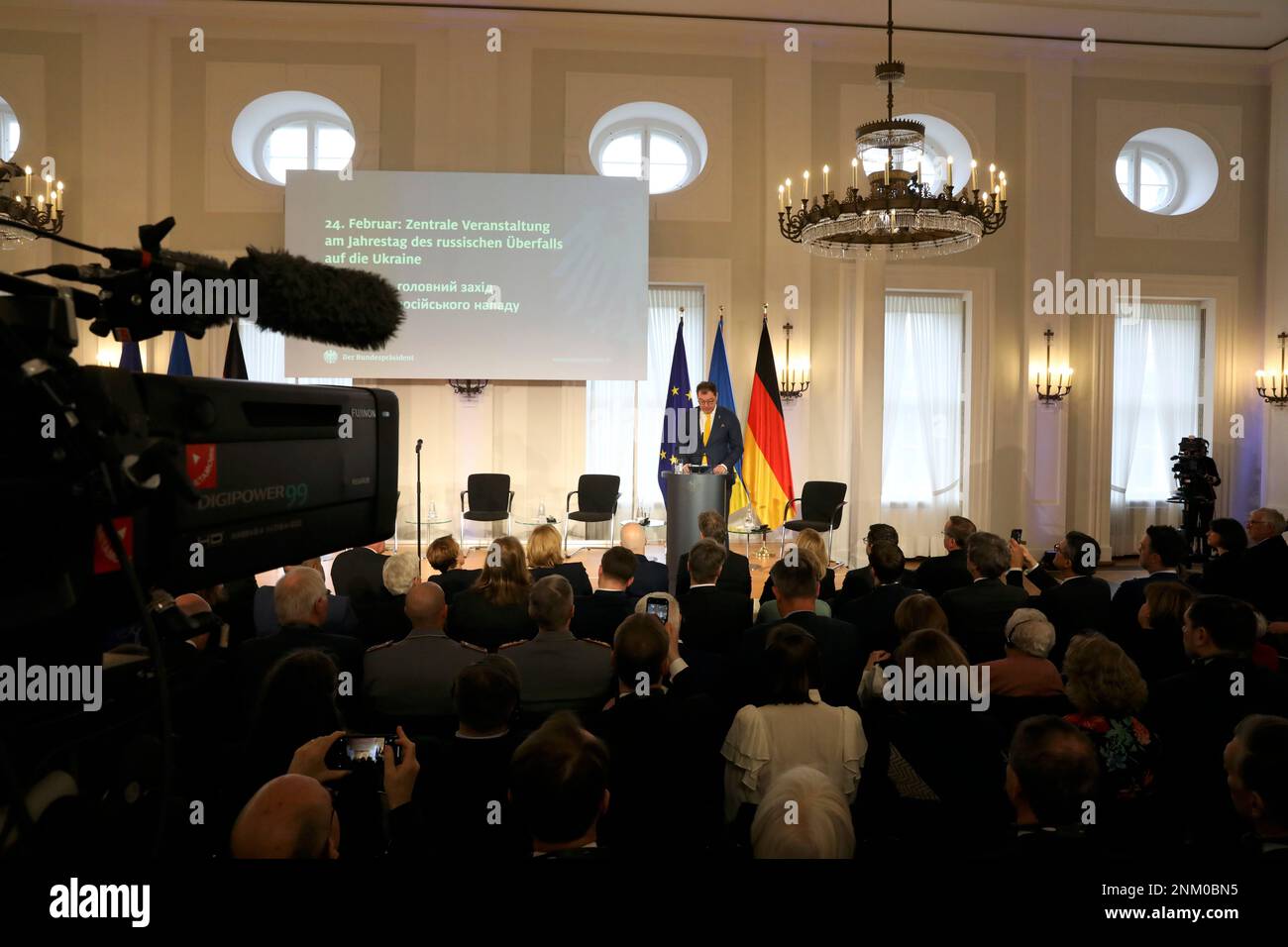 Berlin, Allemagne, 24 février 2023.au Palais Bellevue, résidence officielle du Président allemand, de nombreux hommes politiques allemands ainsi que l'ambassadeur ukrainien à Berlin se réunissent pour une cérémonie de commémoration centrale. Banque D'Images