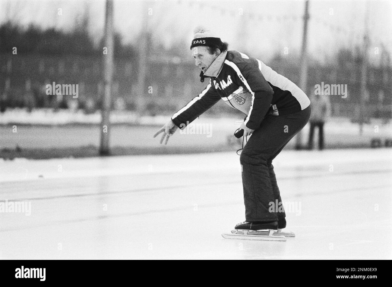 Pays-Bas Histoire : ​​Skating Championnat hollandais de vitesse à la Haye. Coach Egbert van 't Oever en action ca. 6 janvier 1980 Banque D'Images