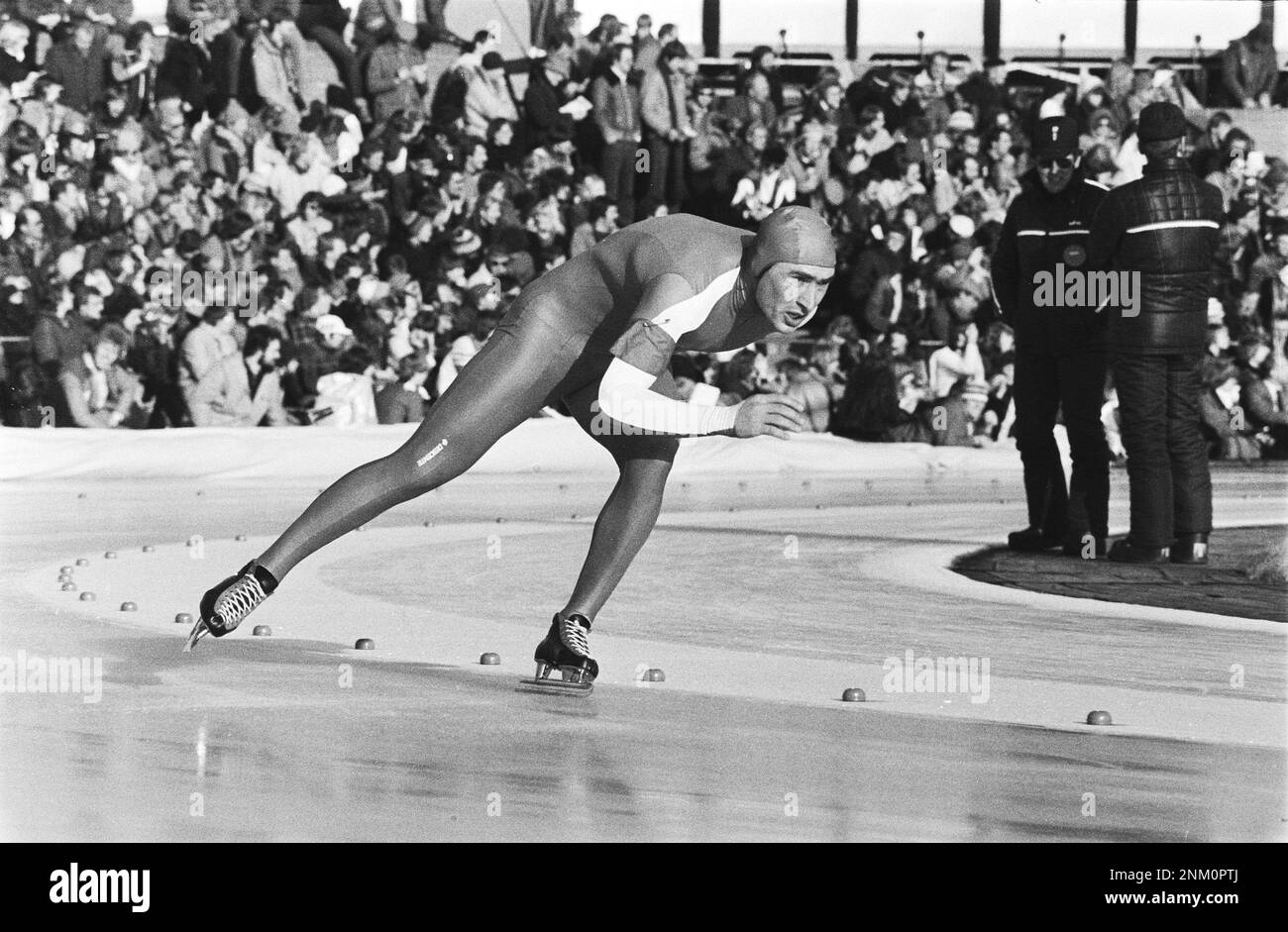 Championnat du monde de vitesse Allround ​​Skating pour hommes à Heerenveen. Viktor Lyoskin (Union soviétique) en action ca. 1 mars 1980 Banque D'Images