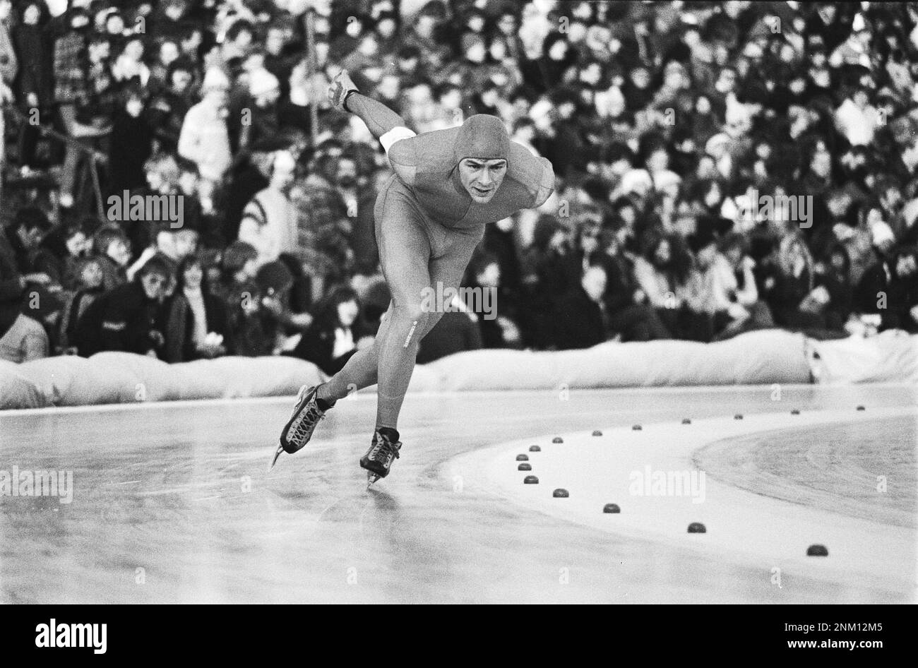 Pays-Bas Histoire: Hommes Allround Speed ​​Skating Championnats du monde à Heerenveen. Hilbert van der Duim en action ca. 1 mars 1980 Banque D'Images