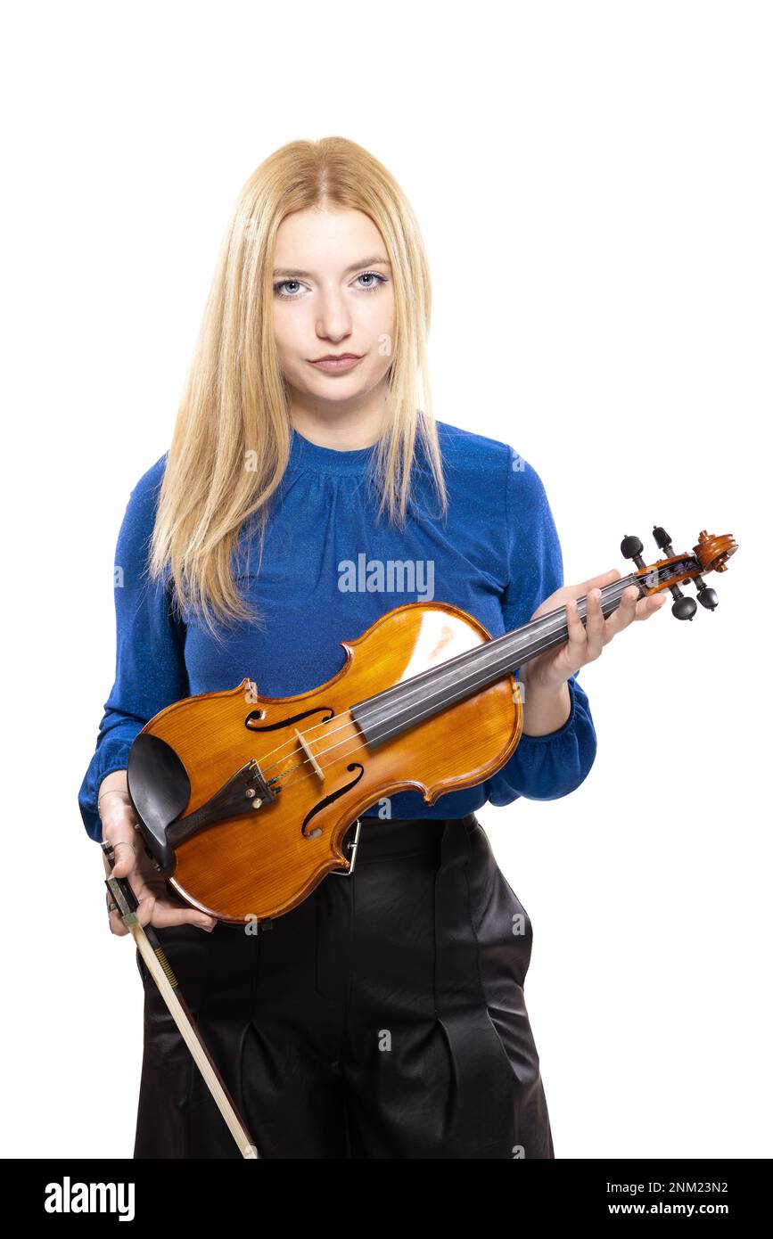 Élégante fille blonde avec violon. Violoniste femelle isolée sur fond blanc. Banque D'Images