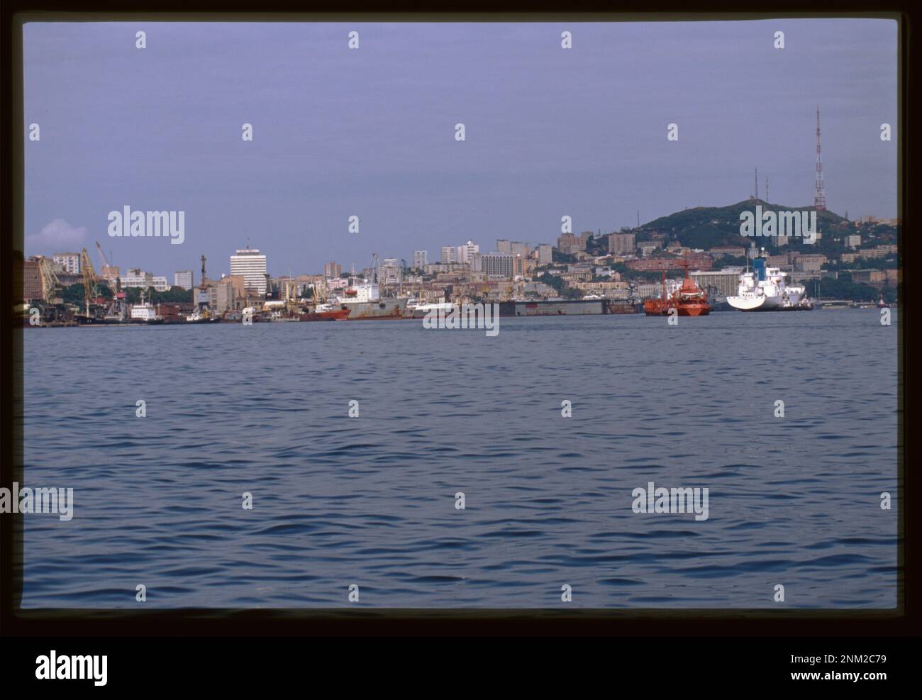 Port de Vladivostok, vue depuis la baie de Golden Horn, Vladivostok, Russie. Collection de photographies Brumfield. Ports,Fédération de Russie,2000-2010. , Fédération de Russie,Primorskii krai,Vladivostok. Banque D'Images
