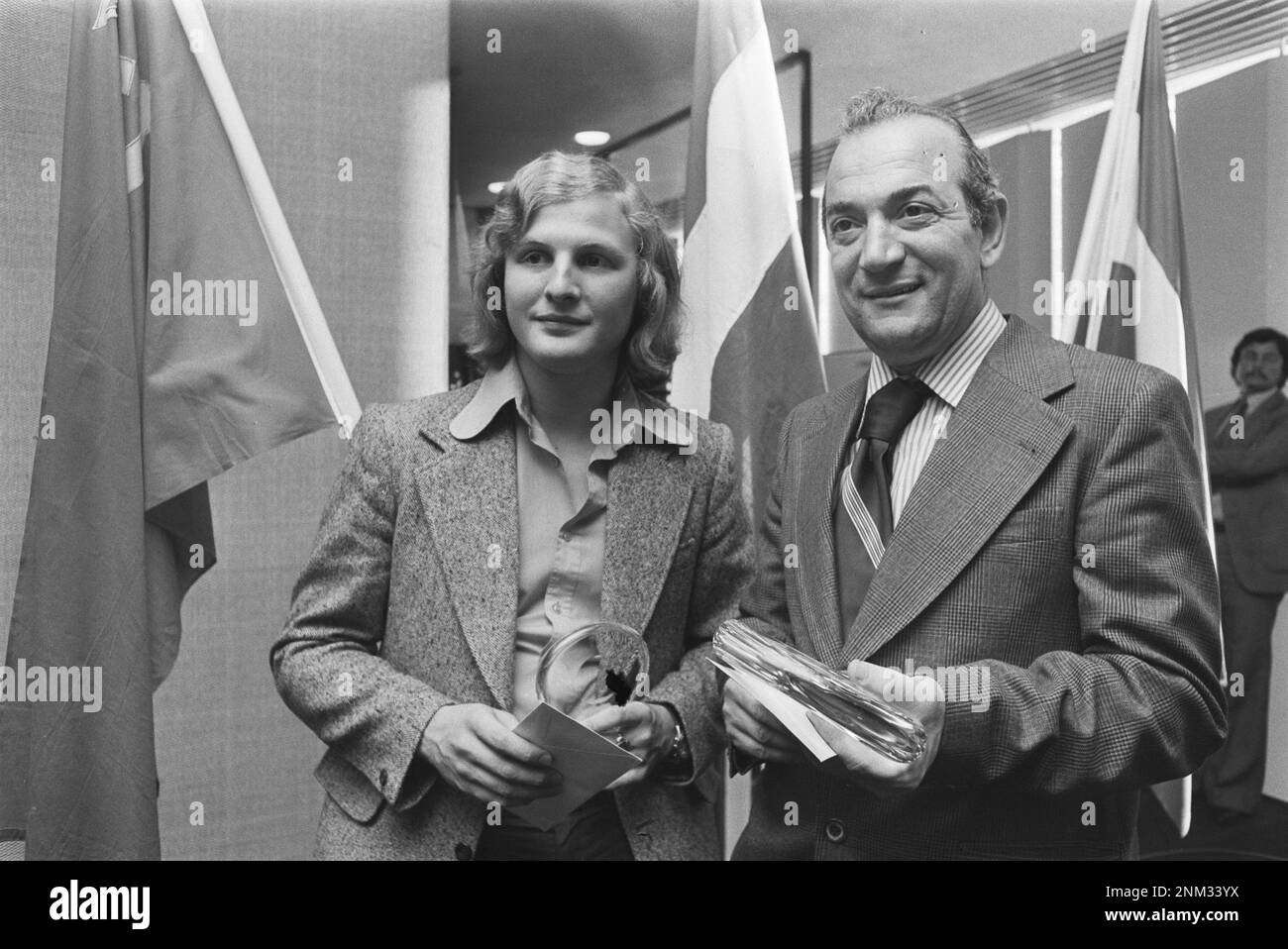 Cérémonie de remise des prix tournoi d'échecs IBM, Viktor Korchnoi et Tony Miles égalité pour la première place ca. 24 juillet 1976 Banque D'Images