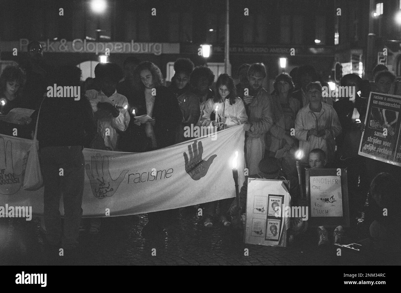 Semaine d'action, jeunes contre le racisme; vigile sur la place du Dam pour Kerwin Duynmeier ca. 1985 Banque D'Images