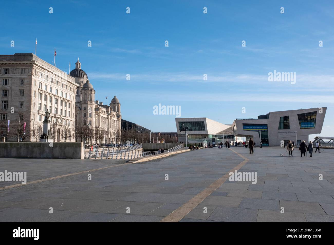 The Waterfront and Pier Head, Liverpool, Royaume-Uni Banque D'Images
