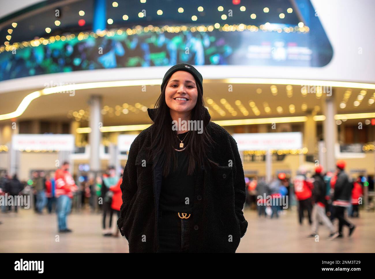 Brigette Lacquette poses for a photo at the IIHF World Junior Hockey Championship in Edmonton on Tuesday, Dec. 28, 2021. Lacquette is the first Indigenous woman to scout for an NHL team, the Chicago Blackhawks .(Jason Franson /The Canadian Press via AP) Banque D'Images