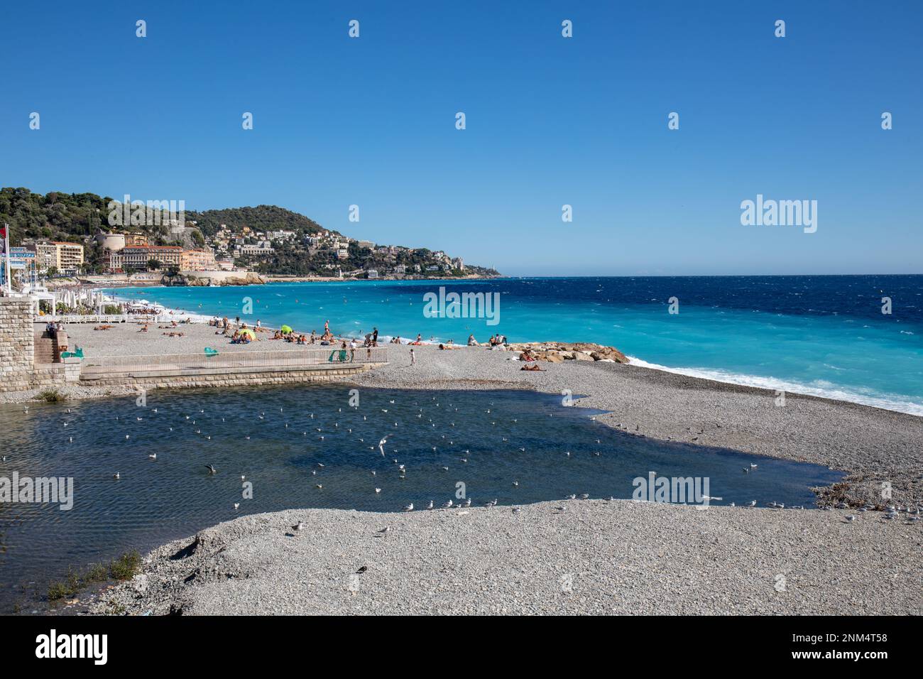 Belle plage, Côte d'Azur, Alpes-Maritimes, France Banque D'Images