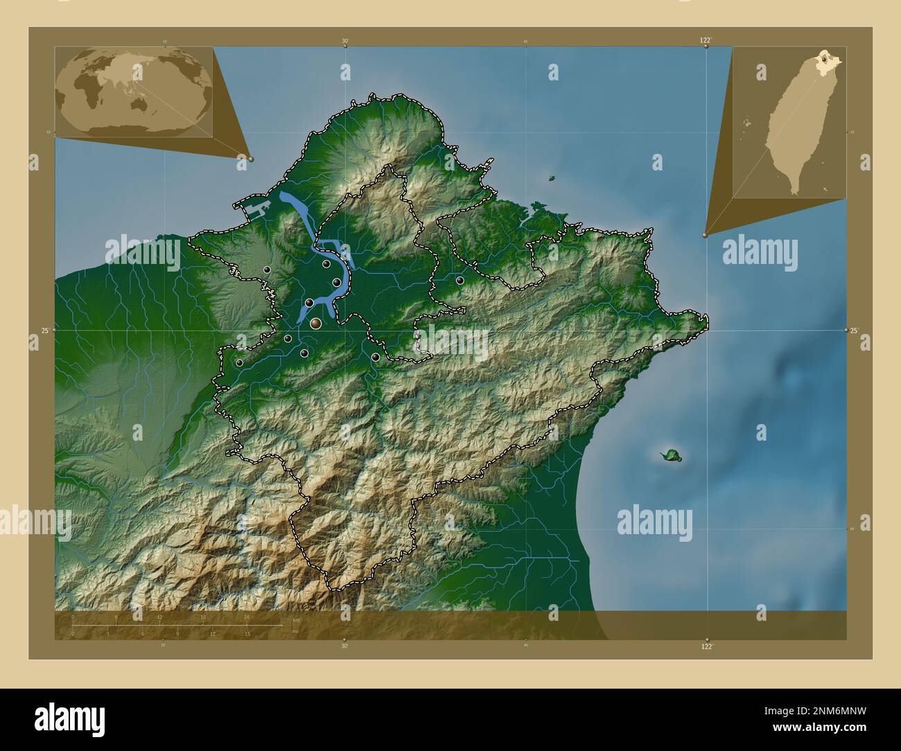 Ville de New Taipei, municipalité spéciale de Taïwan. Carte d'altitude en couleur avec lacs et rivières. Lieux des principales villes de la région. Auxiliaire d'angle Banque D'Images