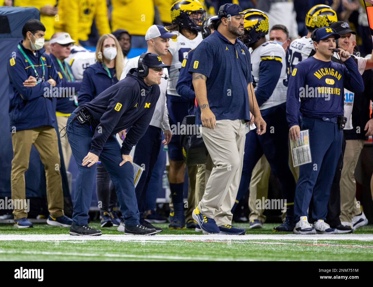 December 04, 2021: Michigan head coach Jim Harbaugh during NCAA Football game action between the Michigan Wolverines and the Iowa Hawkeyes at Lucas Oil Stadium in Indianapolis, Indiana. Michigan defeated Iowa 42-3. John Mersits/CSM(Credit Image: © John Mersits/CSM via ZUMA Wire) (Cal Sport Media via AP Images) Banque D'Images