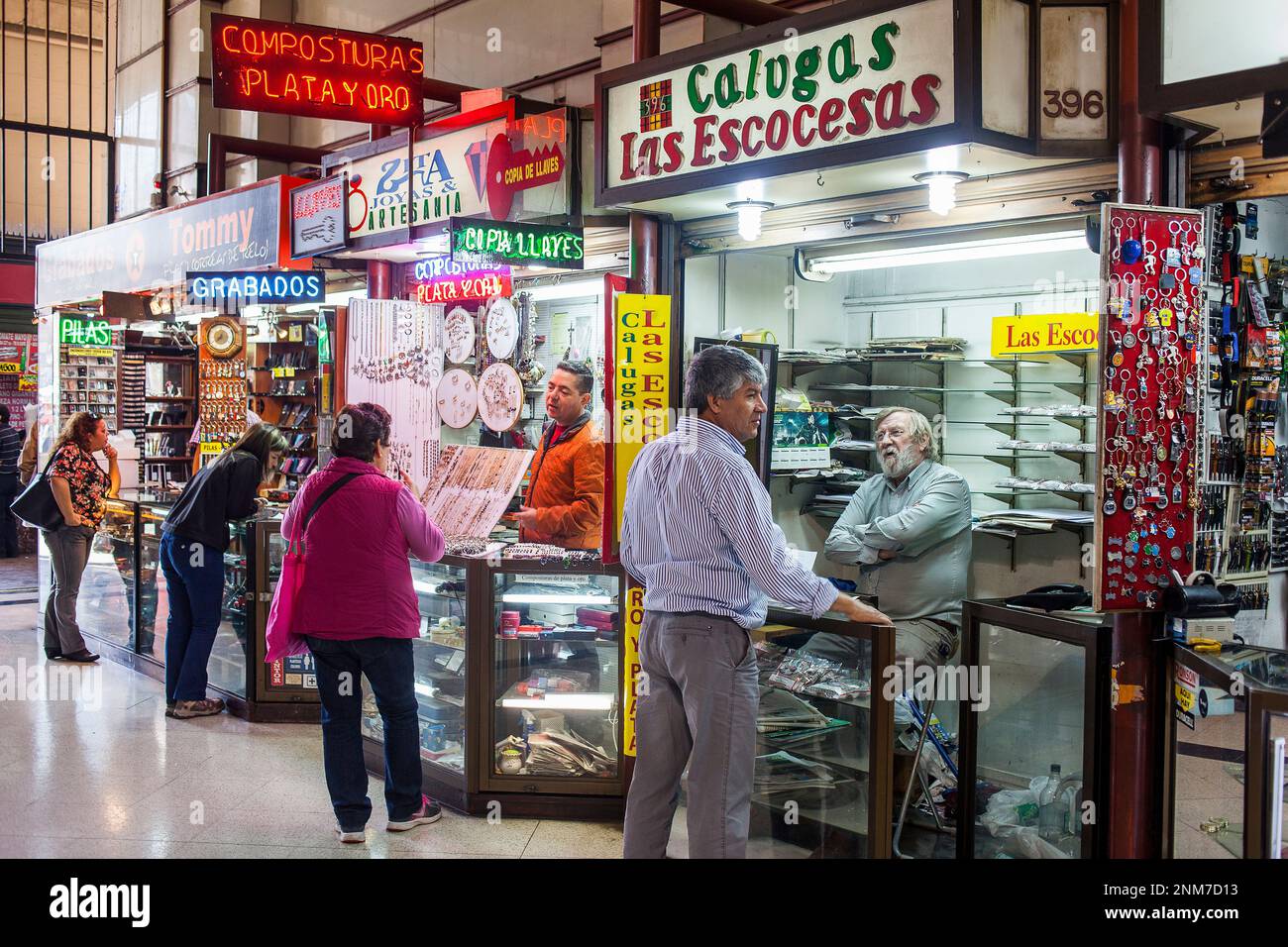 Galerie marchande, à la Plaza de Armas, Santiago. Le Chili. Banque D'Images