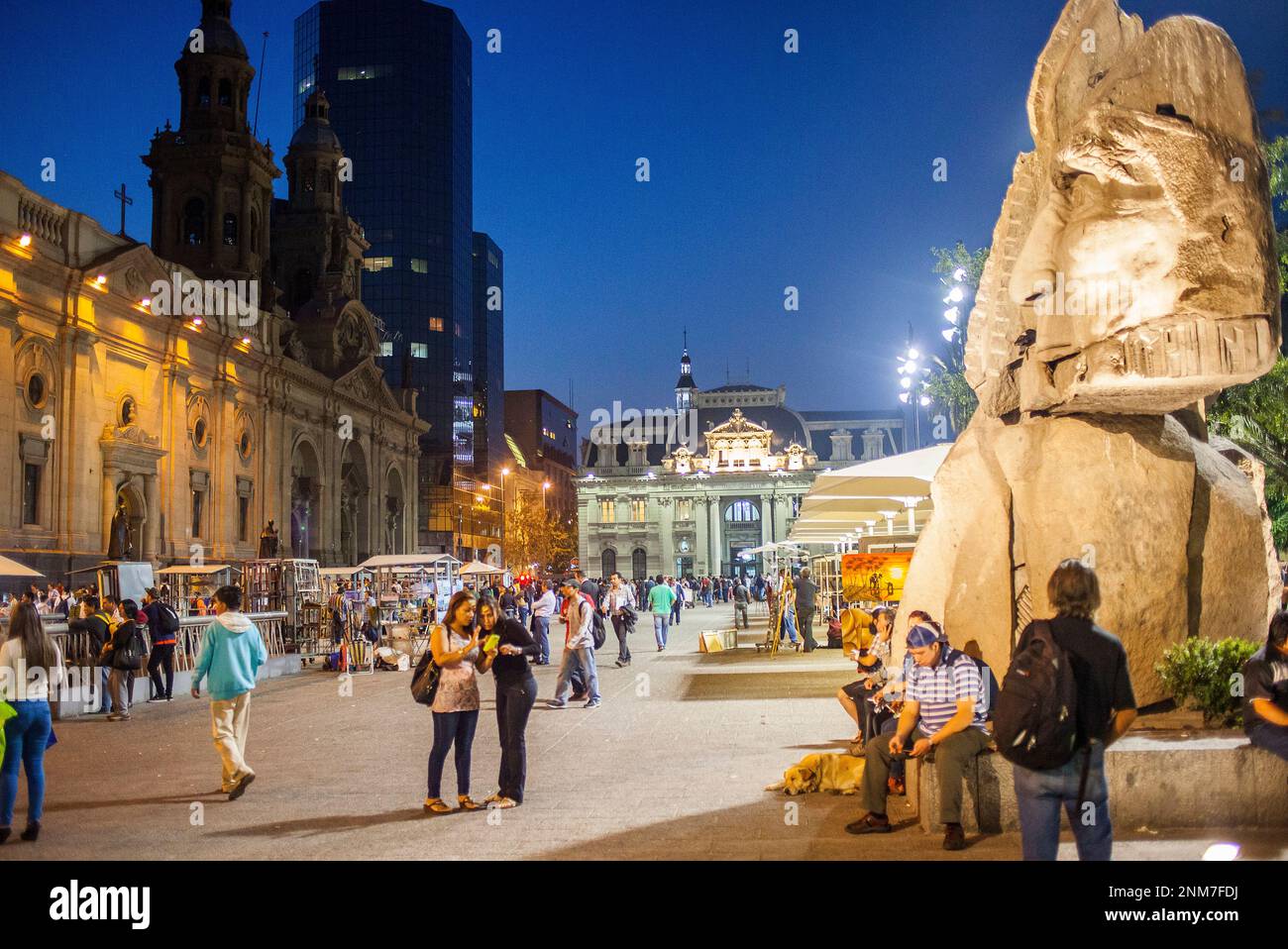 Plaza de Armas et statue de Mapuce, Santiago. Chili. Banque D'Images