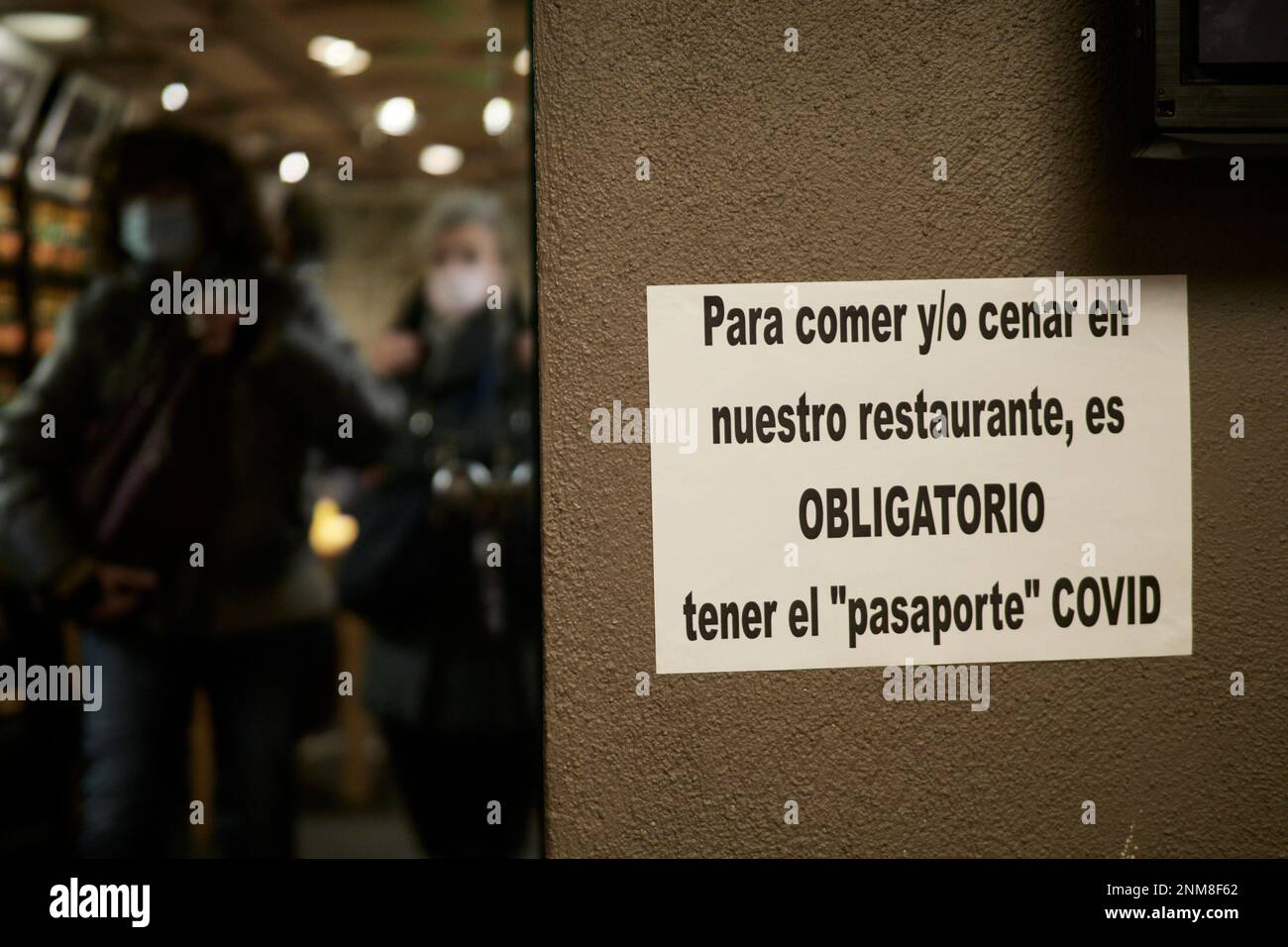 A catering establishment on 27 November 2021, in Pamplona, Navarra (Spain). The Covid passport becomes a requirement to enter certain and events in Navarra from this Saturday. The measure will be in force until January 7, 2022. 27 NOVEMBER 2021 Eduardo Sanz / Europa Press 11/27/2021 (Europa Press via AP) Banque D'Images