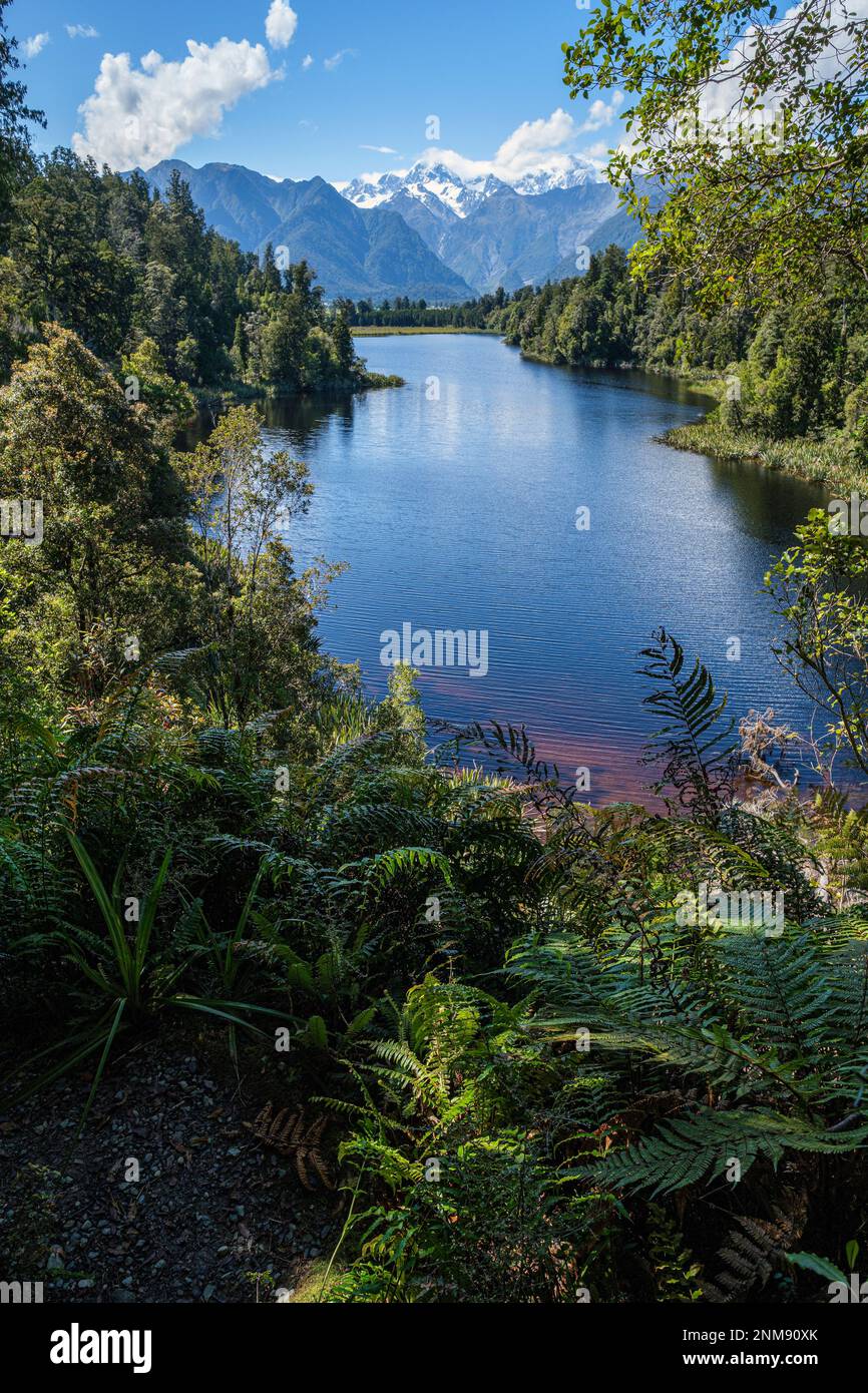 Connu sous le nom de « vue de la vue » - lac Matheson et vue vers le Mont Tasman dans le parc national d'Aoraki/Mont Cook, glacier Fox, île du Sud, Nouvelle-Zélande Banque D'Images