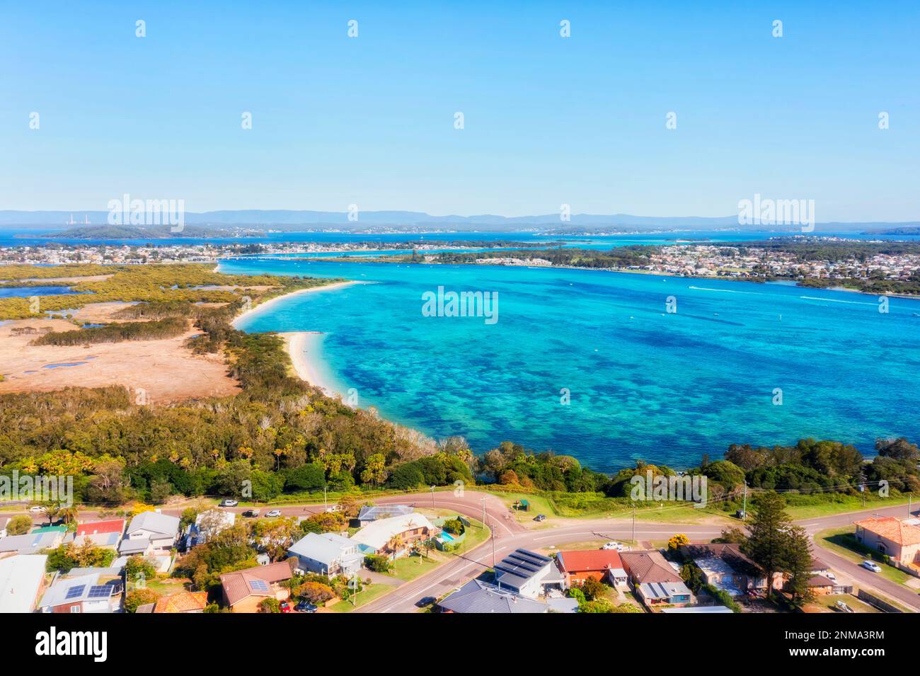 Du chenal Swansea au lagon du lac Macquarie depuis l'océan Pacifique dans les villes de Swansea en Australie. Banque D'Images