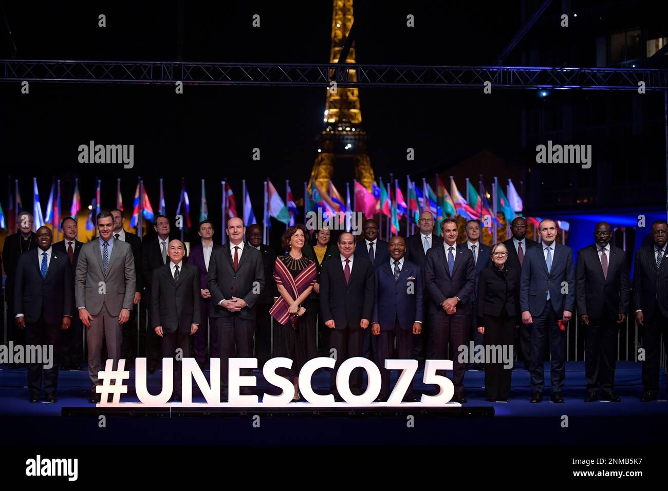 UNESCO Director General Audrey Azoulay, center, and world leaders pose for a family photo as part of celebrations marking the 75th anniversary of the United Nations Educational, Scientific and Cultural Organization (UNESCO) at the UNESCO headquarters in Paris Friday Nov. 12, 2021. (Julien de Rosa, Pool Photo via AP) Banque D'Images