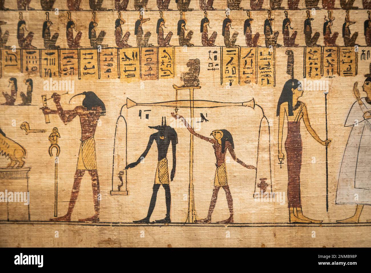 Turin, Italie - février 2023 : Musée égyptien. Détail du Livre des morts avec formules et sorts funéraires, papyrus, 330 av. J.-C. Banque D'Images