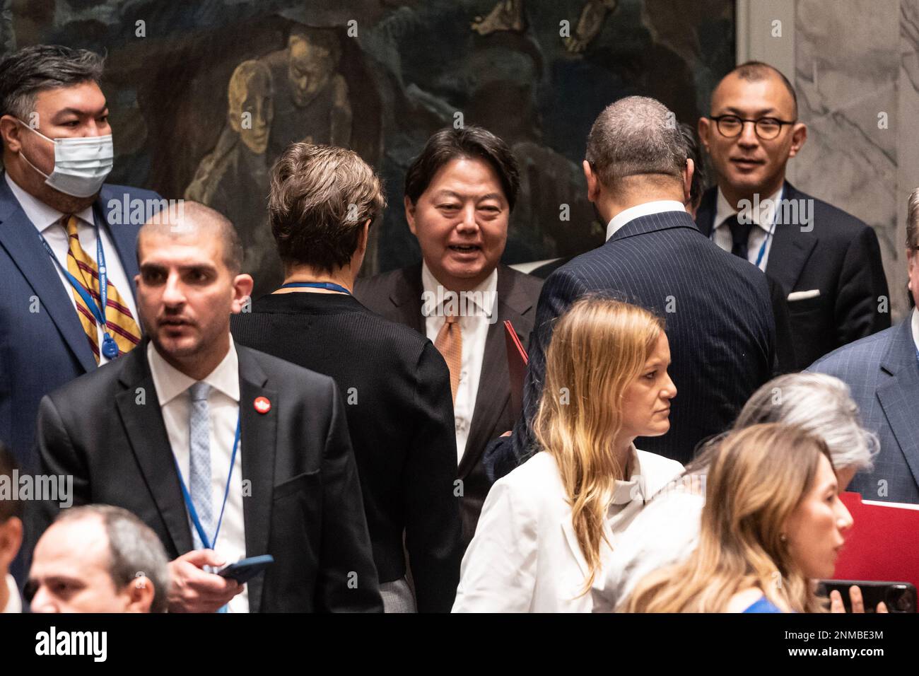 Yoshimasa Hayashi, ministre des Affaires étrangères, arrive pour la réunion du SC sur l'Ukraine au siège de l'ONU à New York sur 24 février 2023 Banque D'Images