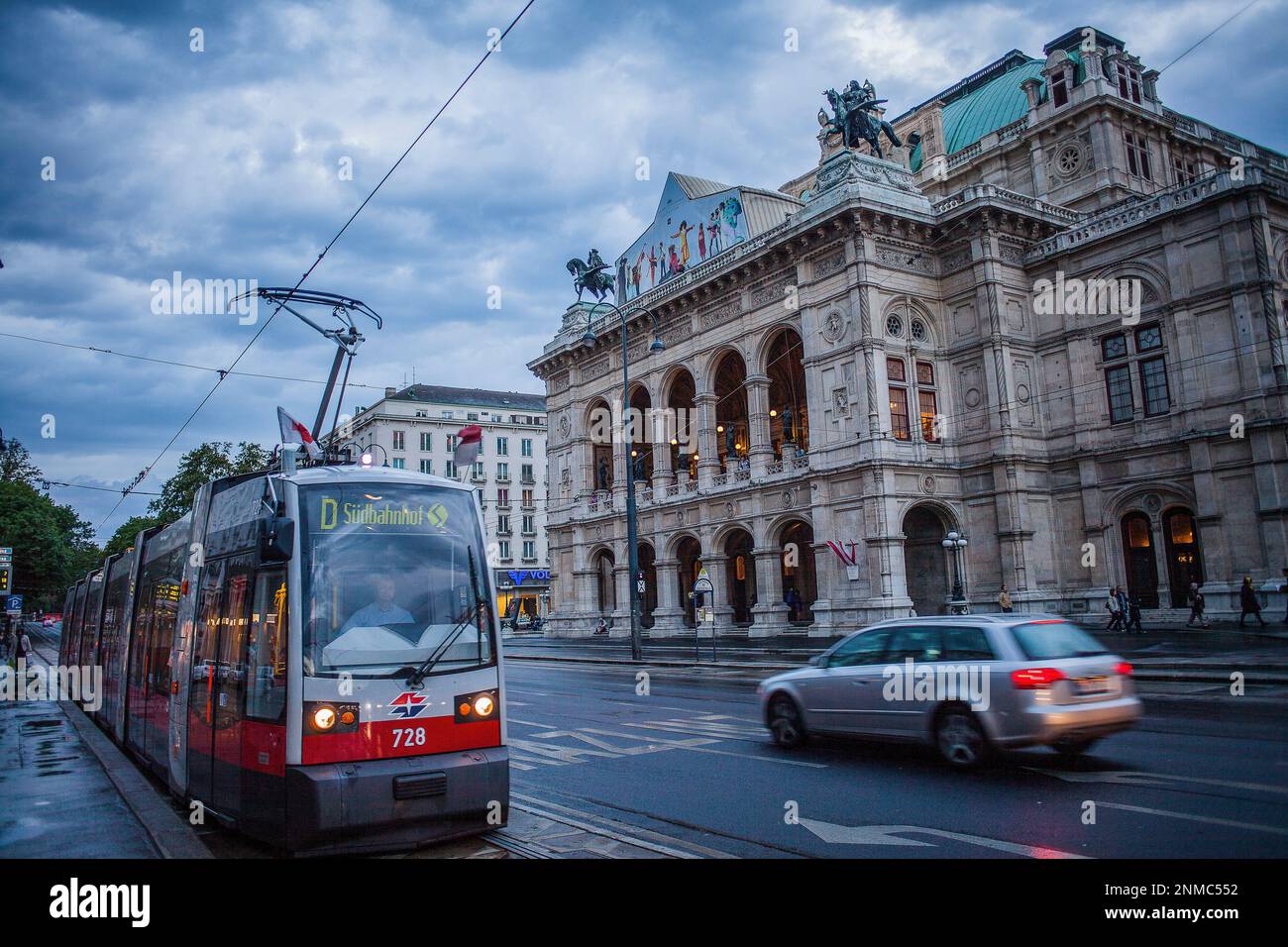 Tram et Staatsoper (Opéra d'État de Vienne), Ringstrasse, ring road, Vienne, Autriche, Europe Banque D'Images