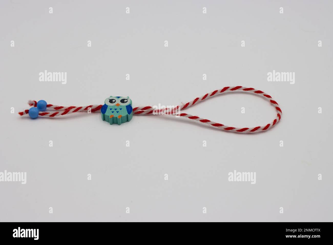 Bracelet « artisan ». C'est une tradition roumaine célébrée sur 1 mars et symbolise l'arrivée du printemps. Banque D'Images