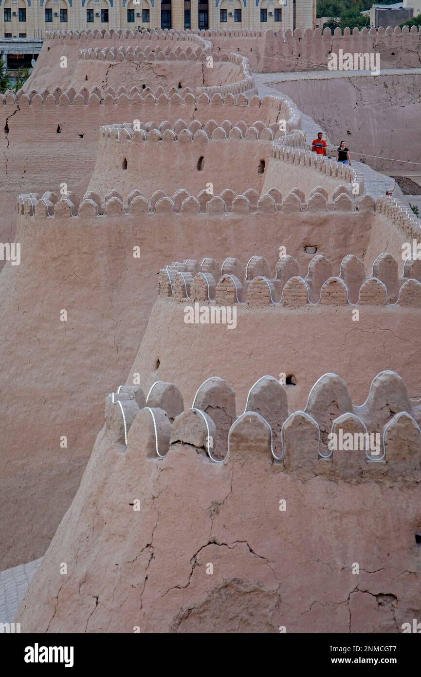 Murs de Ichon-Qala ou vieille ville, Khiva, Ouzbékistan Banque D'Images