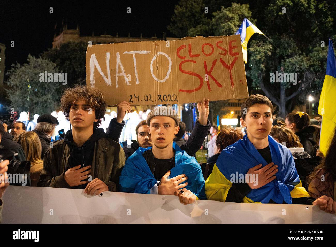 Barcelone, Barcelone, Espagne. 24th févr. 2023. Des centaines de personnes, pour la plupart des résidents ukrainiens de Barcelone, « ›› », manifestent dans le centre-ville pour commémorer la première année depuis le début de la guerre entre l'Ukraine et la Russie. (Credit image: © Marc Asensio Clupes/ZUMA Press Wire) USAGE ÉDITORIAL SEULEMENT! Non destiné À un usage commercial ! Banque D'Images