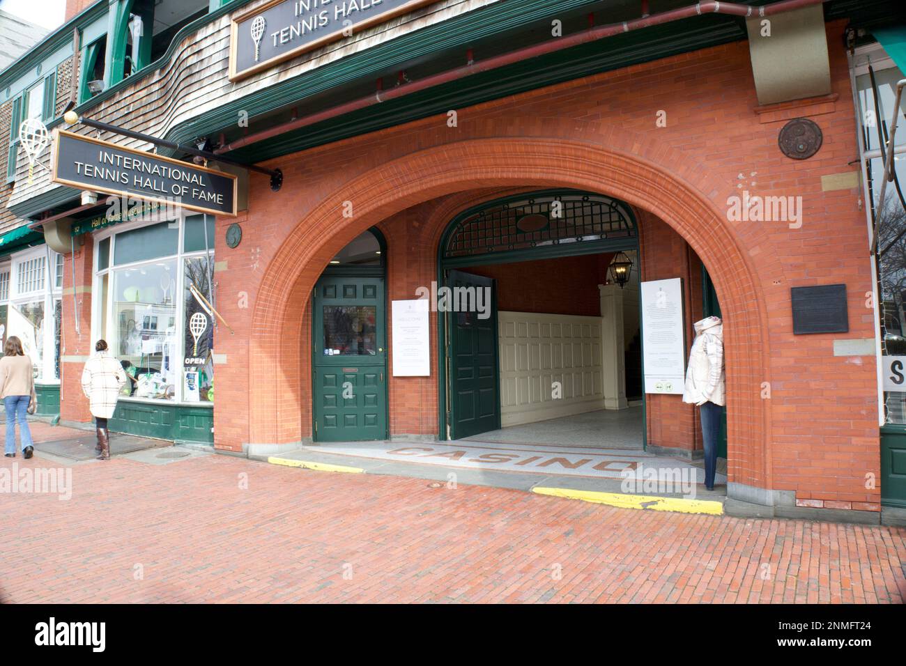 Extérieur du International tennis Hall of Fame en hiver Banque D'Images
